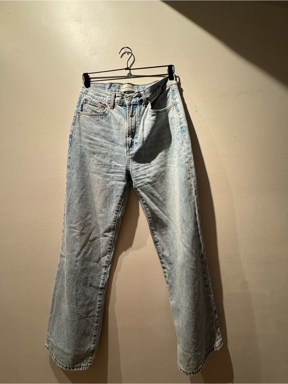 Light Wash Women's Straight-Leg Jeans - Classic Casual